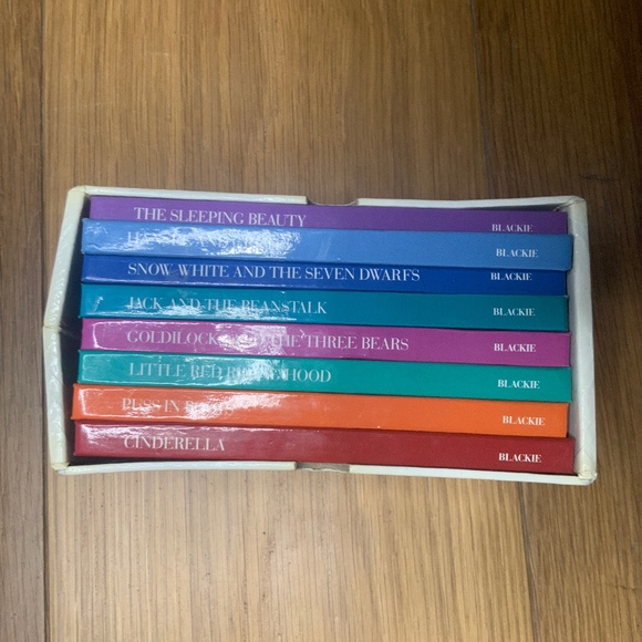 “My Fairy Tale Library” Eight Little Books in Slipcase - Picture 2 of 16